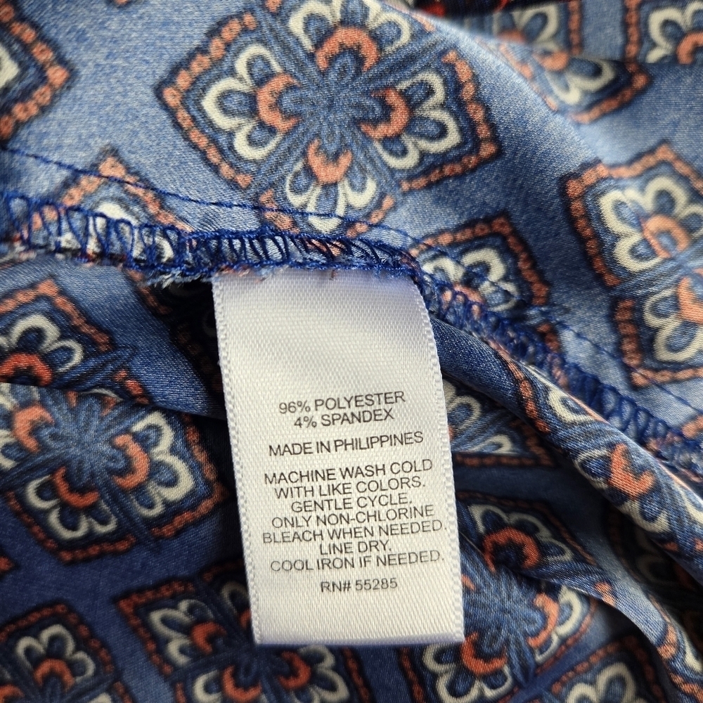 Express Women's Blue Patterned Top - Picture 7 of 7